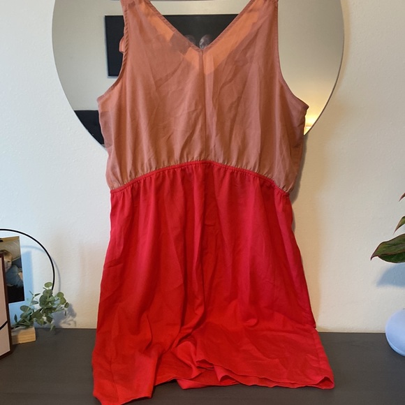 Two tone ruffle front dress. Size XL - Picture 3 of 3
